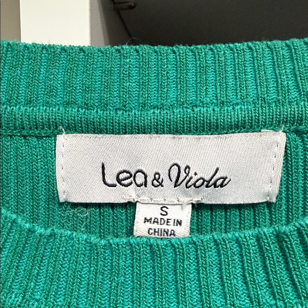 Lea & Viola Green Ruffle Tank Top - Picture 3 of 3